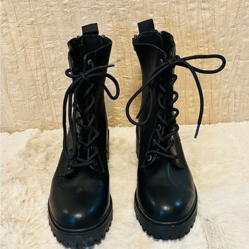 Blowfish Black Lace-Up Women's Boots 8